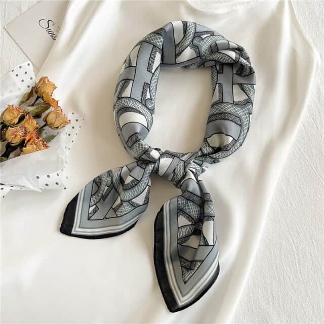 Gri̇ Saçlar İÇi̇N Eşarp 70 - Lina
