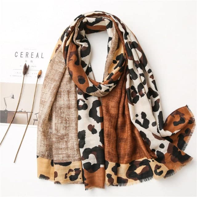 Kadin 180 Kahverengi̇ Eşarp - Leopar Dalya